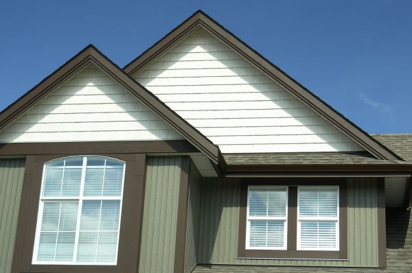 Cost of Vertical Vinyl Siding Repair in Lakeville